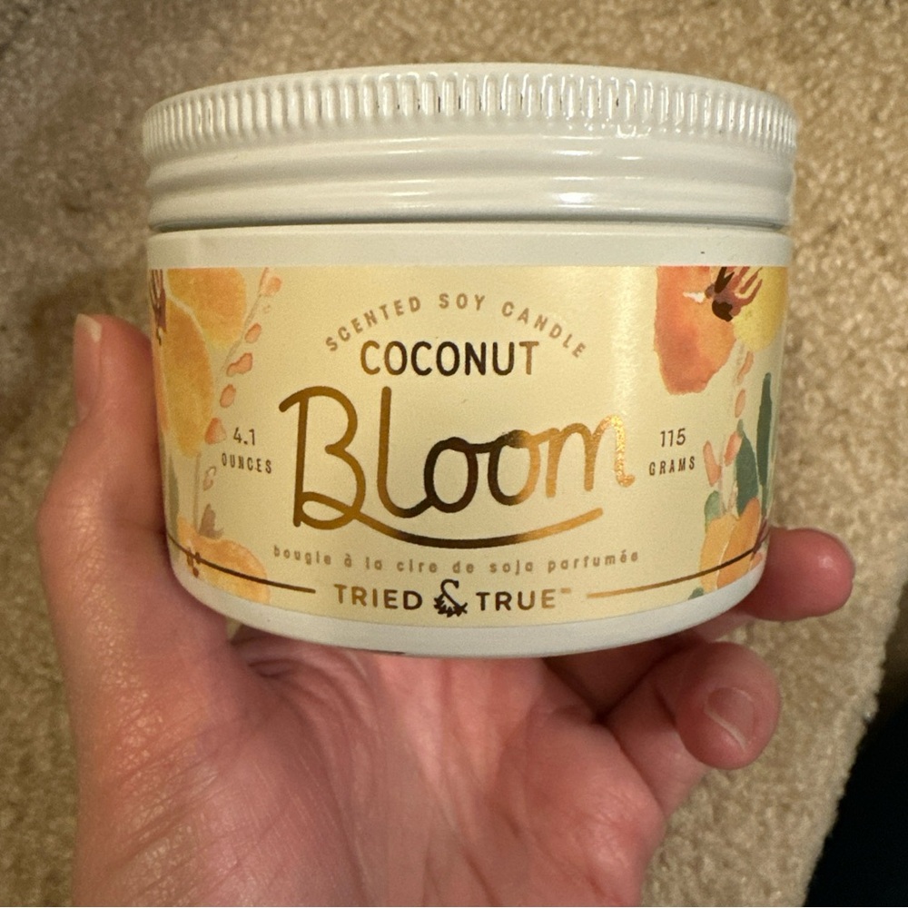 Coconut Bloom Scented Soy Candle - White